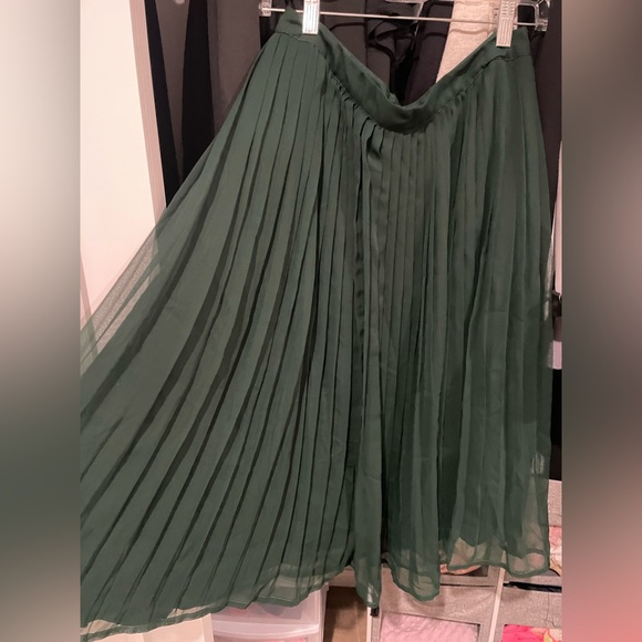 Elated forest green  skirt - Picture 3 of 4